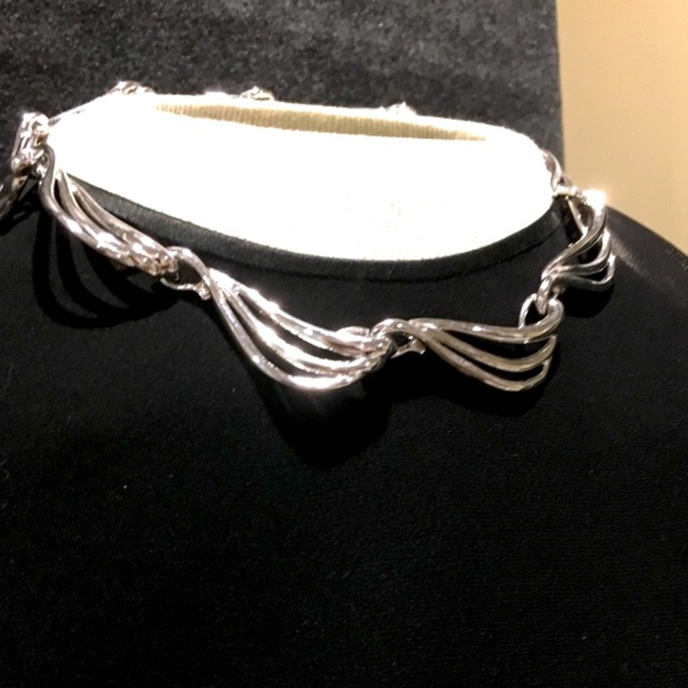 SHINNY SIVLER NECKLACE, Vintage, SCALLOPED EDGE, 16IN
